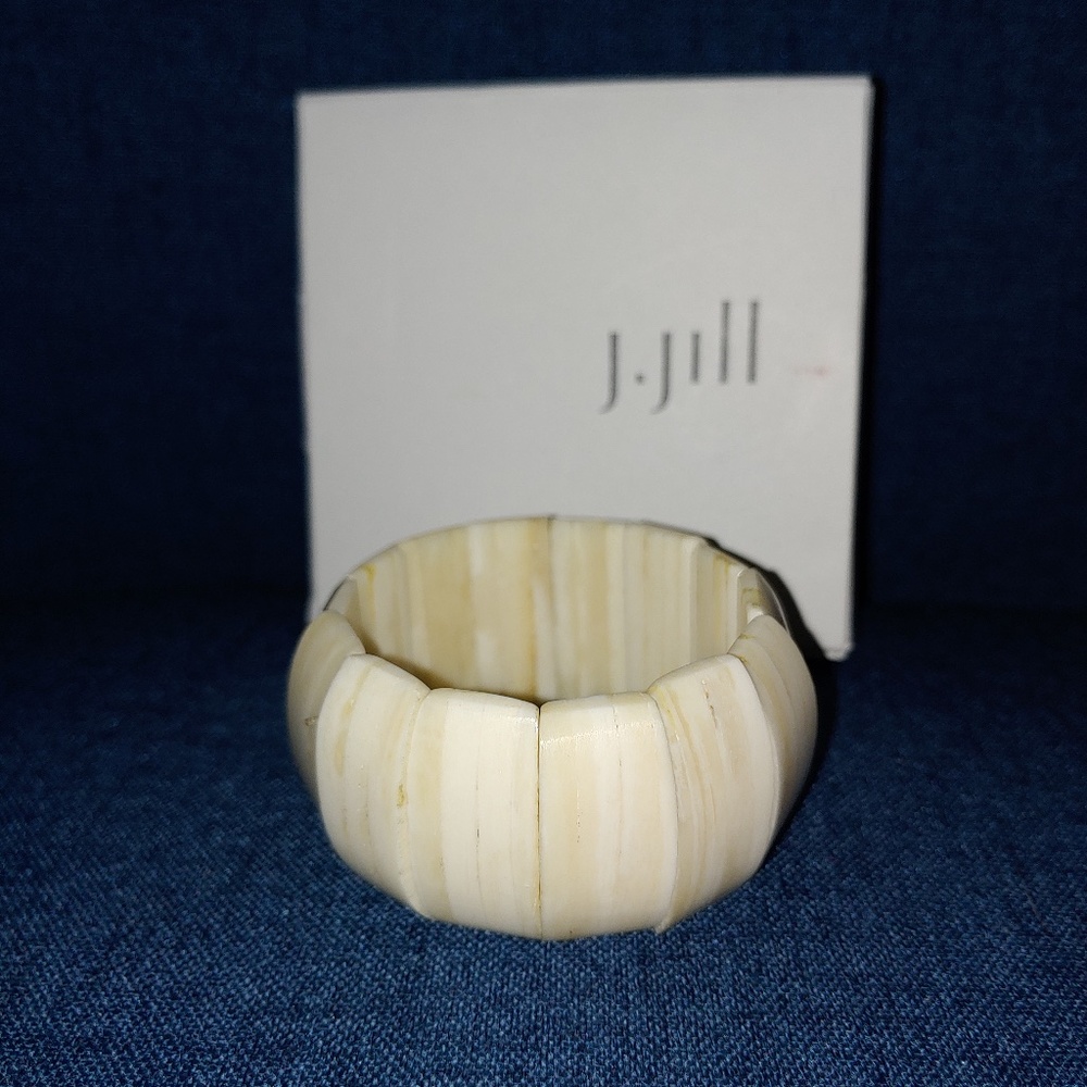 J Jill White and Ivory Hued Stretch Cuff Shell Style Statement Bracelet